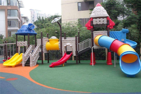幼儿园游乐设施.jpg