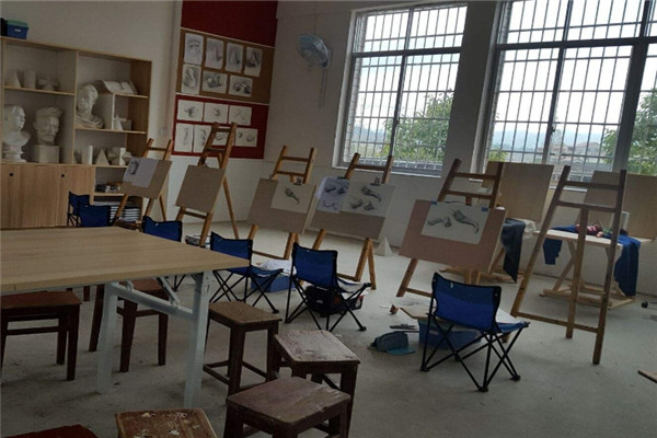 美术教室.jpg