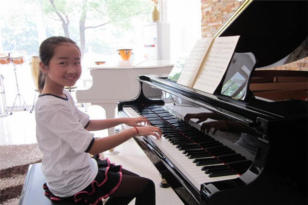海伦钢琴教室提供一对一服务