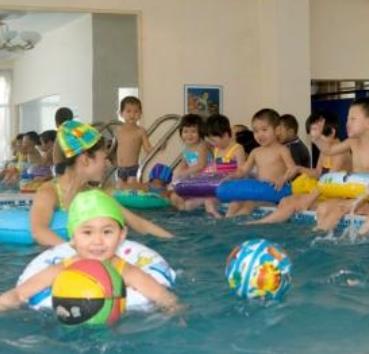 龙凤宝贝婴儿游泳加盟实例图片