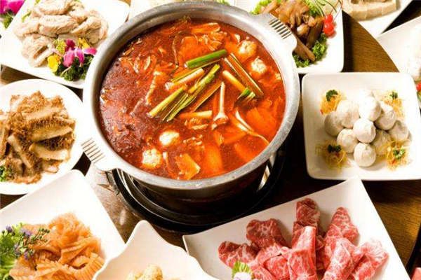 诚直香自助火锅加盟