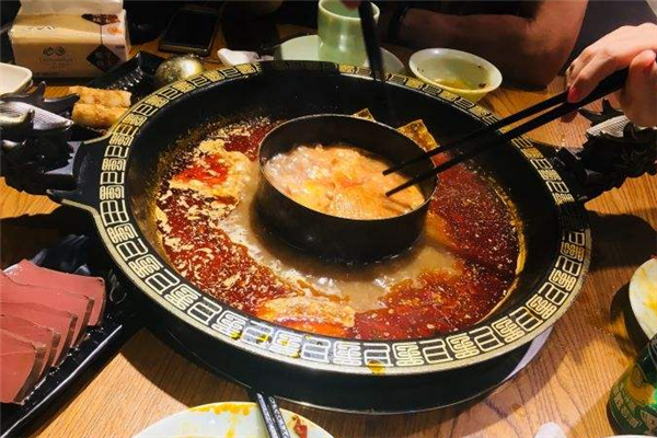 川溢香成都老火鍋加盟