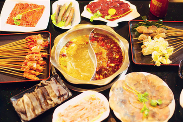 老树下串串香火锅加盟