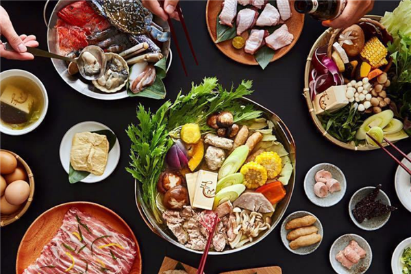 露華濃養生火鍋加盟