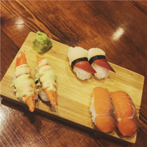 纯膳寿司加盟案例图片