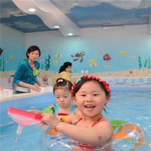 七彩泡泡婴儿游泳馆加盟图片