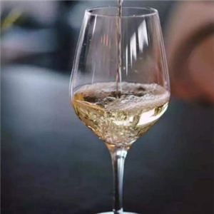 迪琴庄甜白葡萄酒加盟案例图片