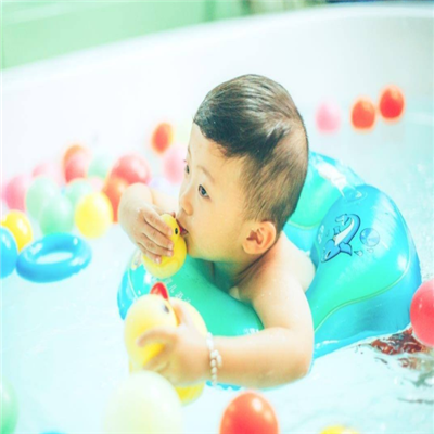 金宝宝婴幼儿游泳馆加盟图片