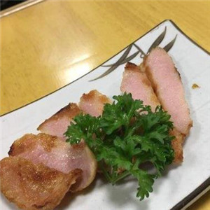 牛匠鱼住日本料理炭火烤肉加盟实例图片