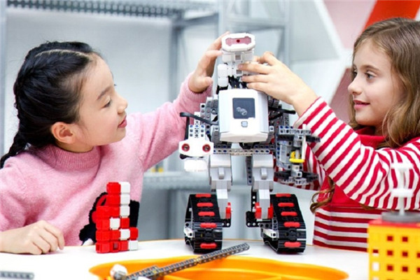 机器人教育可培养儿童动手能力