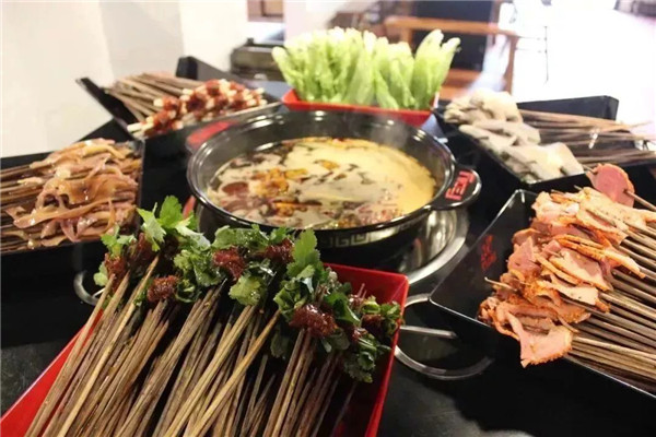 串串火锅是备受大众喜爱的餐品