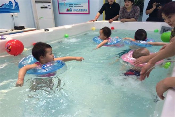 神童王国婴儿游泳馆收费标准合理