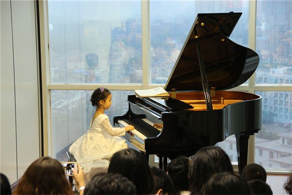 鲍蕙荞钢琴学校加盟