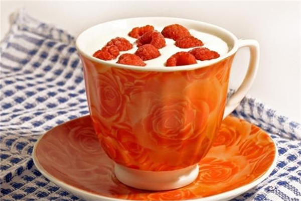 狮子撞茶草莓纯奶加盟