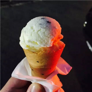 九山湖冰淇淋店面效果图