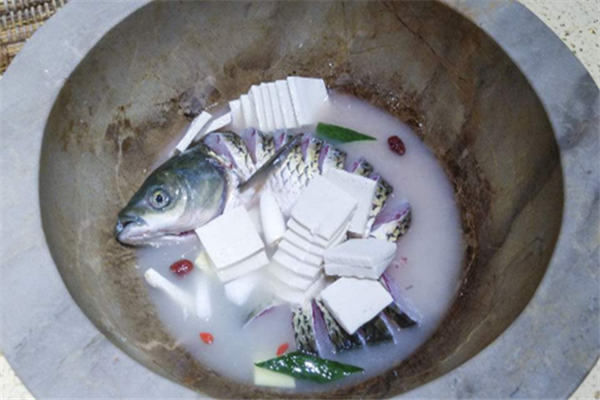 鲜潭蒸汽石锅鱼加盟