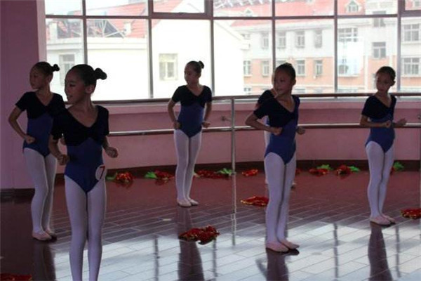 舞六七舞蹈培训中心加盟