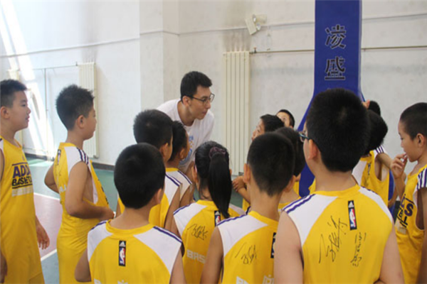 闵鹿蕾篮球训练营加盟