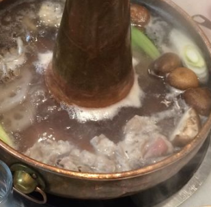 铜火锅涮羊肉