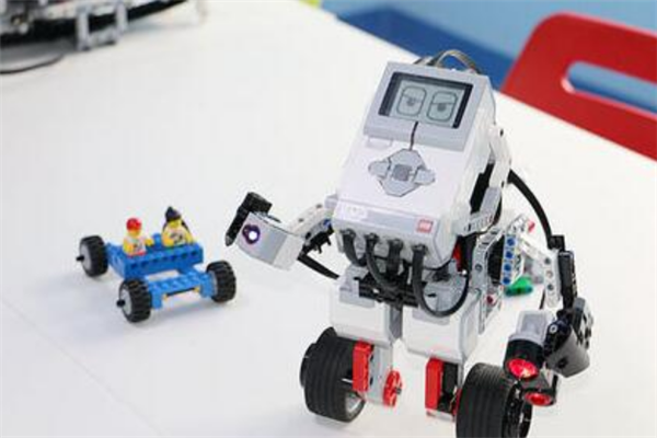 爱贝迪STEM+机器人加盟