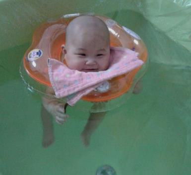 小海豚婴儿游泳馆加盟图片