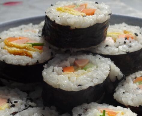 耶一口吃寿司加盟实例图片