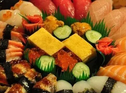 耶一口吃寿司加盟图片