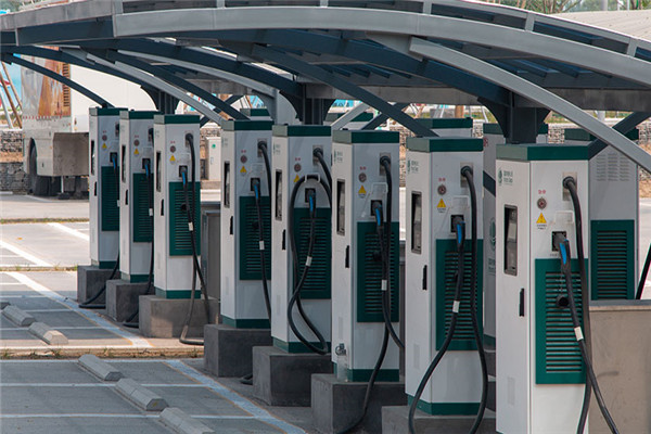 新能源汽车充电桩贴合大众需求
