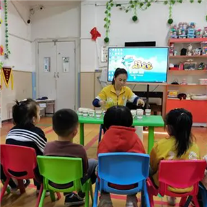 童欣幼兒園店面效果圖