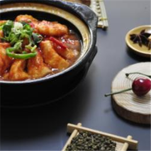 巧仙婆砂锅焖鱼米饭加盟实例图片