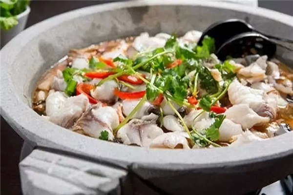 石锅鱼是备受大众青睐的美食