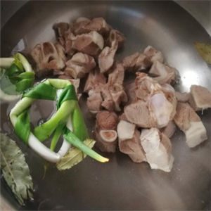 铁锅烀羊肉加盟案例图片