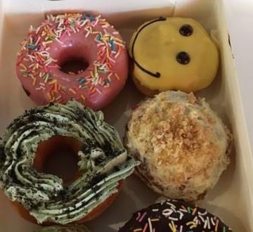 dunkin donuts甜甜圈店面效果图