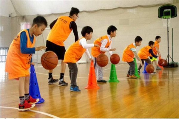 小赖篮球训练营加盟