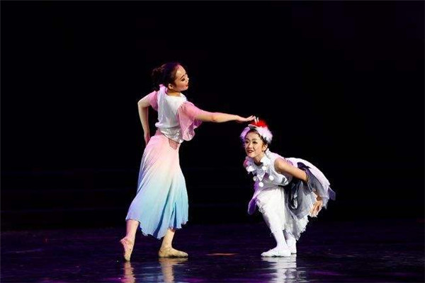 小白翎舞蹈艺术中心加盟