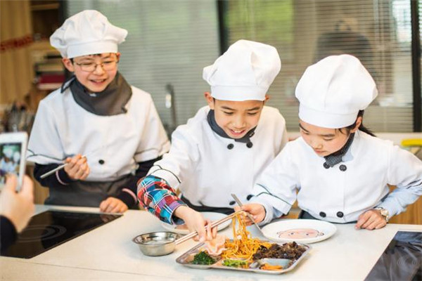 寶寶奇妙美食餐廳加盟