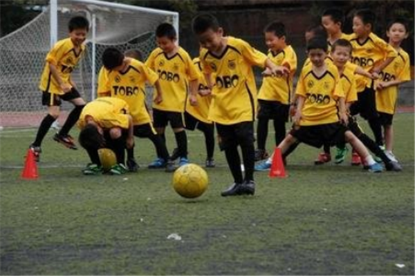 聚运动青少年足球培训俱乐部加盟