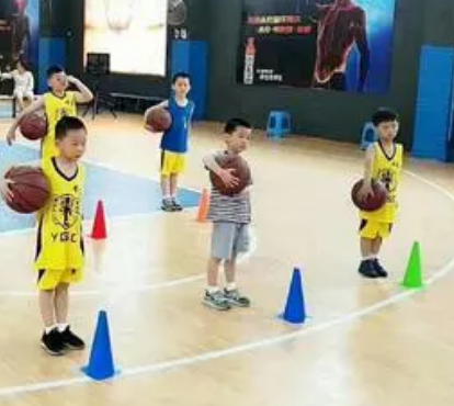 热炼篮球青少年体育培训店面效果图