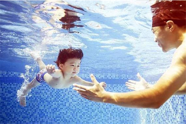 萌帆儿童游泳体能运动中心加盟