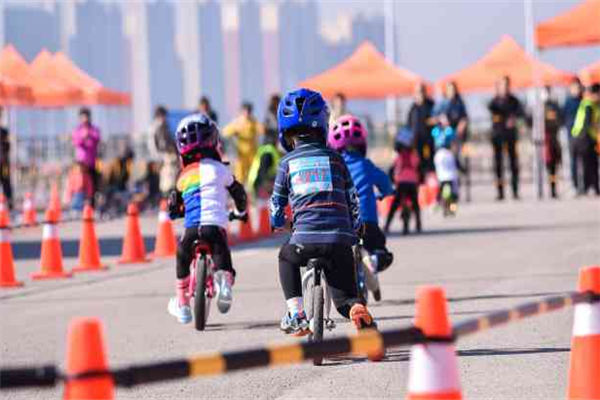 久柒儿童平衡车滑步车俱乐部加盟