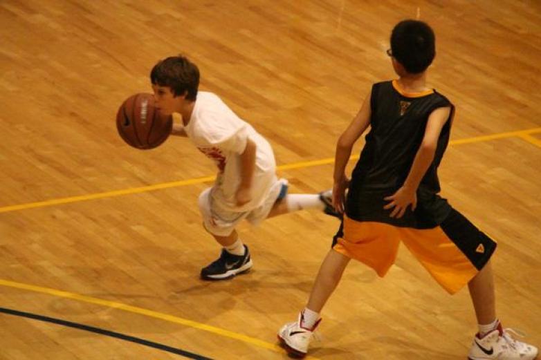 久盈体育青少年篮球培训加盟图片