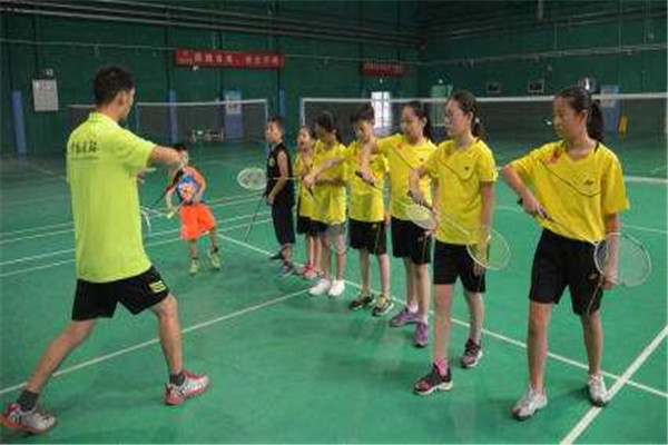 飞羽体育·青少年羽毛球培训加盟