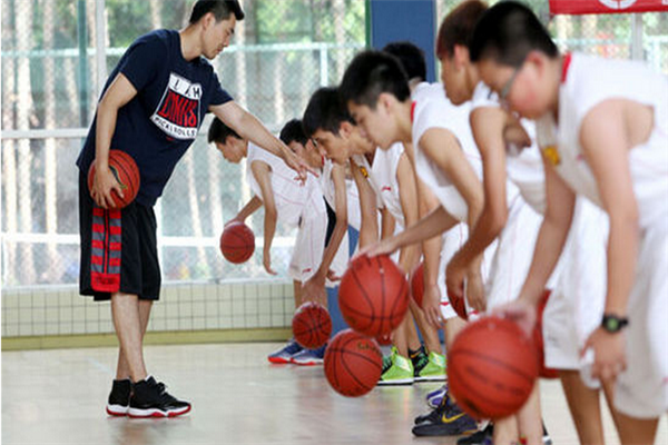 彩虹青少年篮球训练营加盟