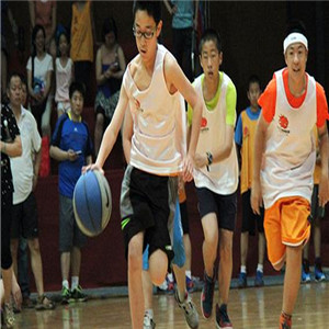 彩生活青少年篮球羽毛球培训加盟案例图片