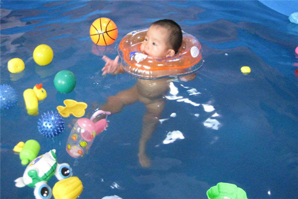 婴儿爱游泳馆加盟
