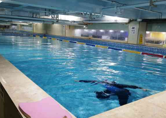 EST游泳培训俱乐部加盟图片