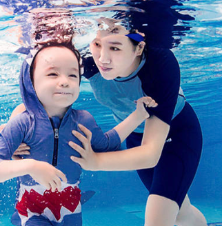 blueblue亲子游泳加盟图片