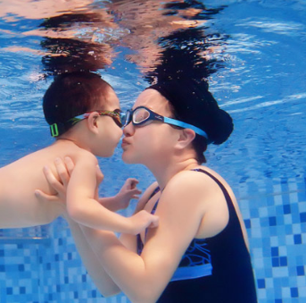 blueblue亲子游泳加盟实例图片