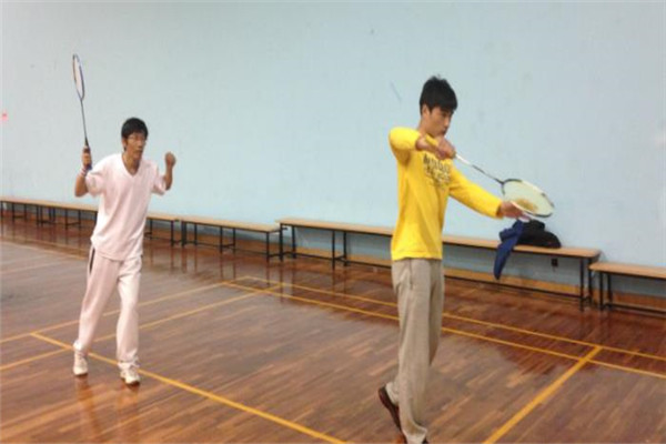 东亚上羽羽毛球训练营加盟