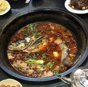 溢香柴锅炖活鱼加盟实例图片